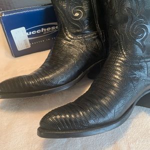 Womens Lucchese 2000 western boots. Worn once! Size 9.